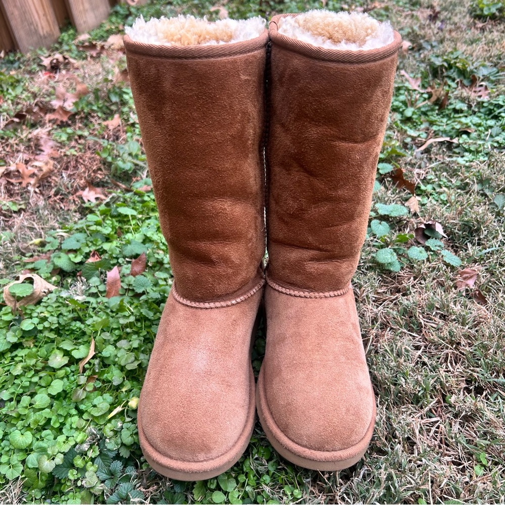 UGG Chestnut Classic Tall S/N 5229 Kids Size 3 Womens Size 5